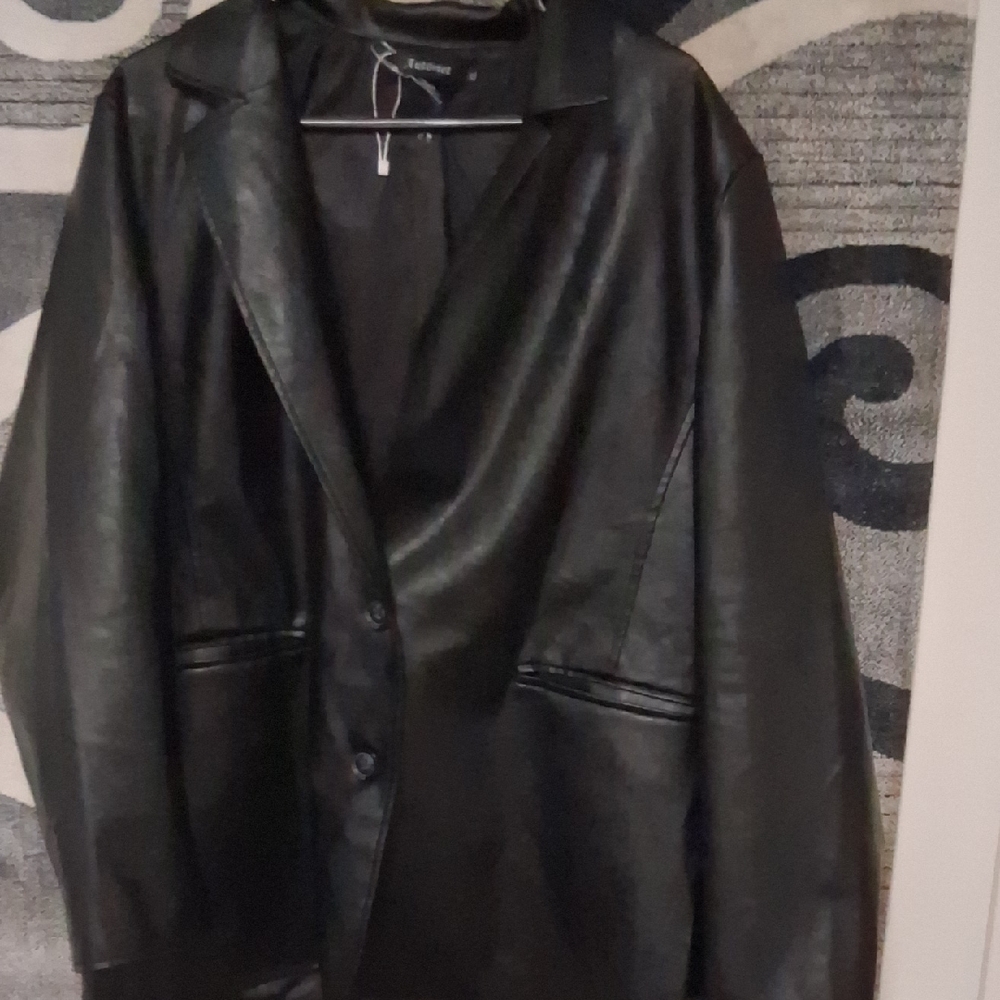 Elegant Black Leather Jacket for Women